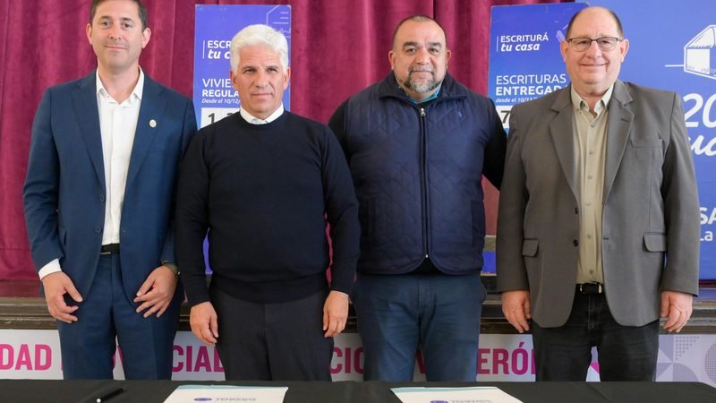 PROVINCIA Y MUNICIPIO FIRMARON UN CONVENIO PARA CONSTRUIR 100 VIVIENDAS EN VILLA MERCEDES