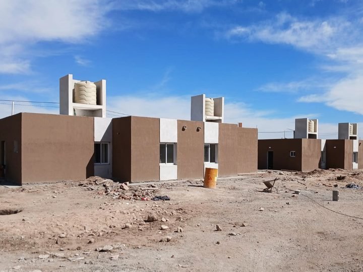 LAS VIVIENDAS EN LOS MOLLES, PAPAGAYOS Y VILLA DEL CARMEN AVANZAN A PASO FIRME