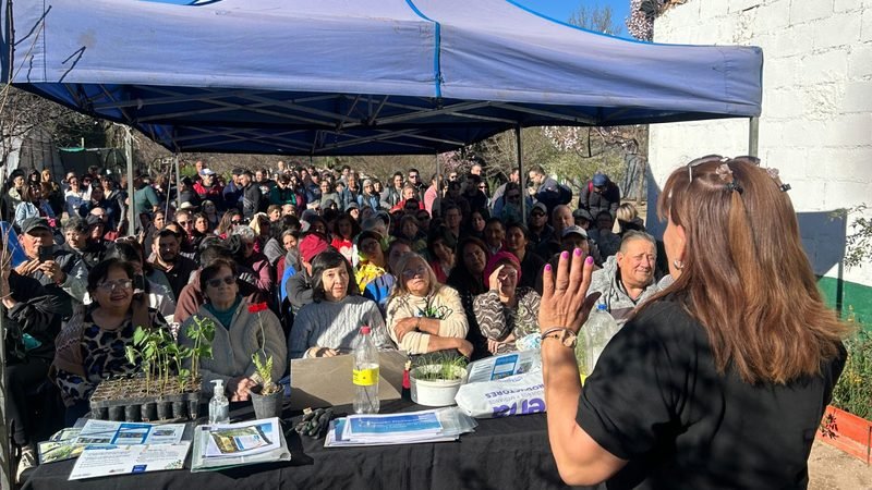MÁS DE 1.200 PERSONAS RECIBIERON SU KIT DE SEMILLAS Y FRUTALES