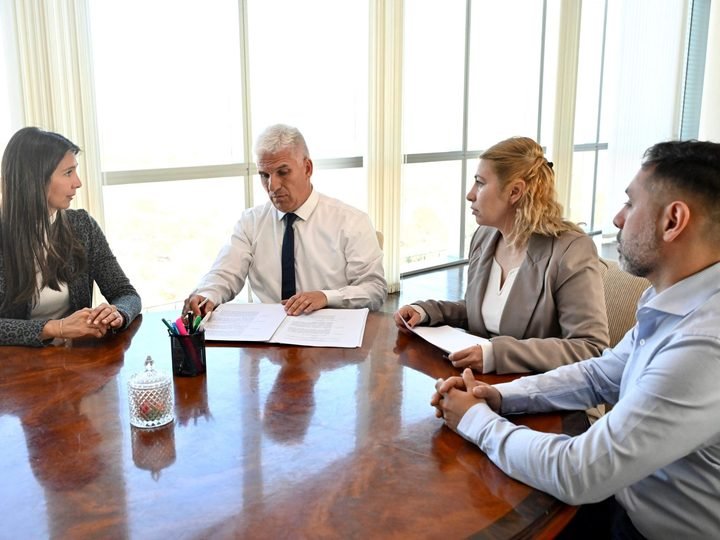 POGGI ENVIÓ A LA LEGISLATURA EL PROYECTO DE LEY DE ‘DESENDEUDAMIENTO FAMILIAR’