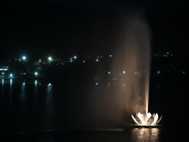 POGGI ACOMPAÑÓ LA PRESENTACIÓN DE LA NUEVA FUENTE FLOTANTE DEL DIQUE POTRERO DE LOS FUNES