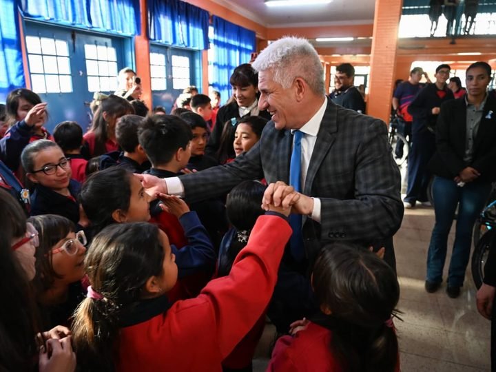 EL GOBERNADOR ANUNCIÓ LA CONSTRUCCIÓN DE UN POLIDEPORTIVO PARA EL CENTRO EDUCATIVO ‘LUCIO LUCERO’