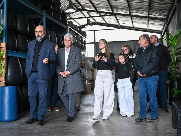 EL GOBERNADOR VISITÓ LA FÁBRICA MICROPLAST EN EL PARQUE INDUSTRIAL NORTE DE LA CAPITAL