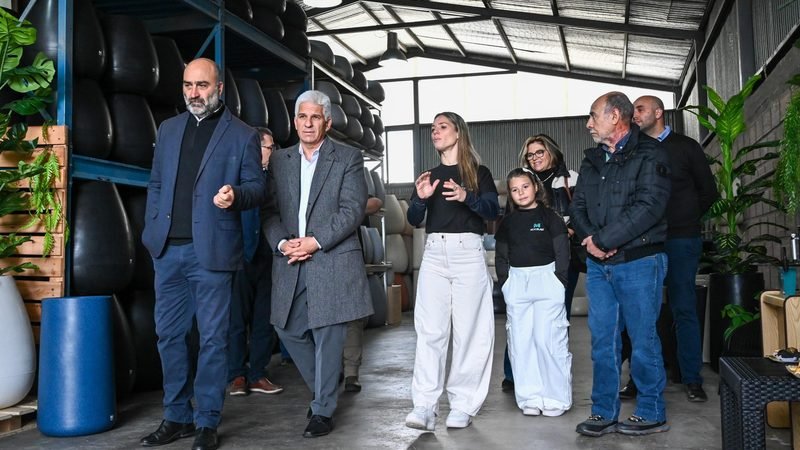 EL GOBERNADOR VISITÓ LA FÁBRICA MICROPLAST EN EL PARQUE INDUSTRIAL NORTE DE LA CAPITAL