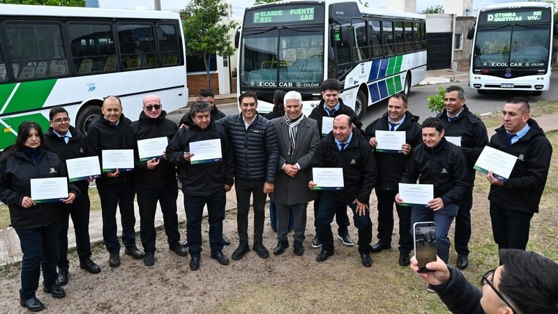 POGGI ACOMPAÑÓ AL INTENDENTE DE LA CAPITAL EN LA PRESENTACIÓN DE OTROS SEIS NUEVOS COLECTIVOS