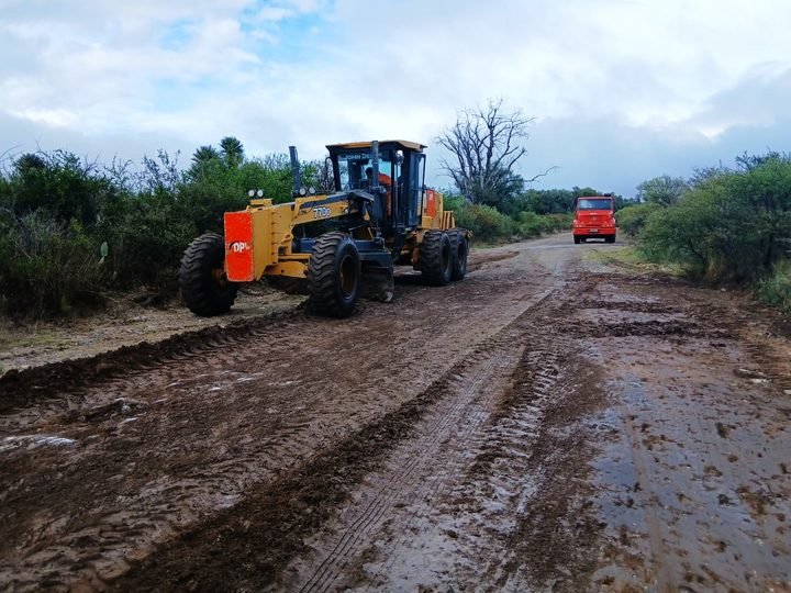 VIALIDAD PROVINCIAL TRABAJA SOBRE CAMINOS NO PAVIMENTADOS EN DISTINTOS PUNTOS DE SAN LUIS