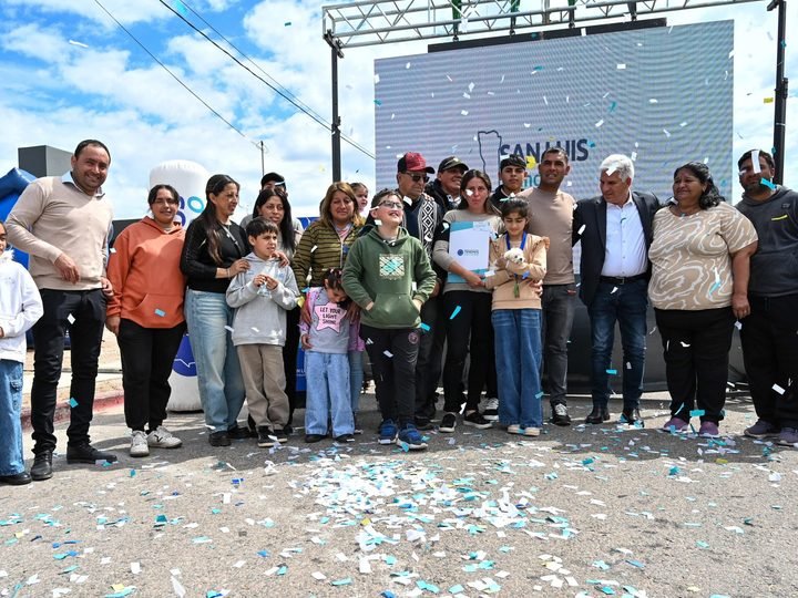 CASA NUEVA, VIDA NUEVA: 6 FAMILIAS DE ZANJITAS RECIBIERON SUS VIVIENDAS