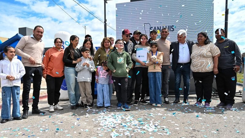 CASA NUEVA, VIDA NUEVA: 6 FAMILIAS DE ZANJITAS RECIBIERON SUS VIVIENDAS