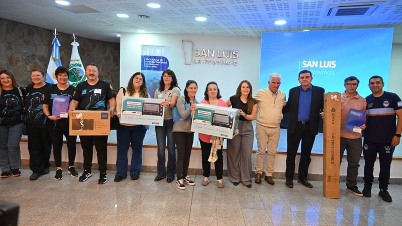 EL GOBIERNO ENTREGÓ 84 DECRETOS DE FINANCIAMIENTO A ORGANIZACIONES SOCIALES DE TODA LA PROVINCIA